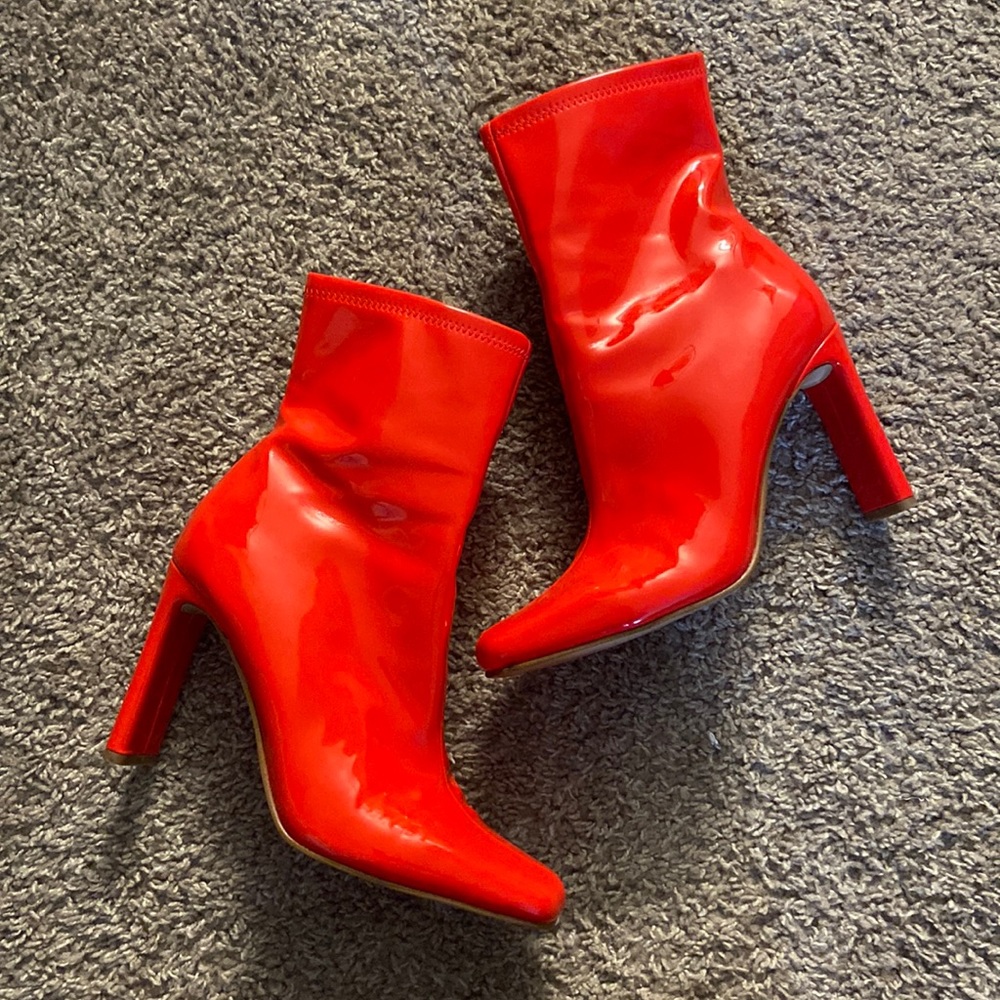 Used Steve Madden Leana Red Patent Booties